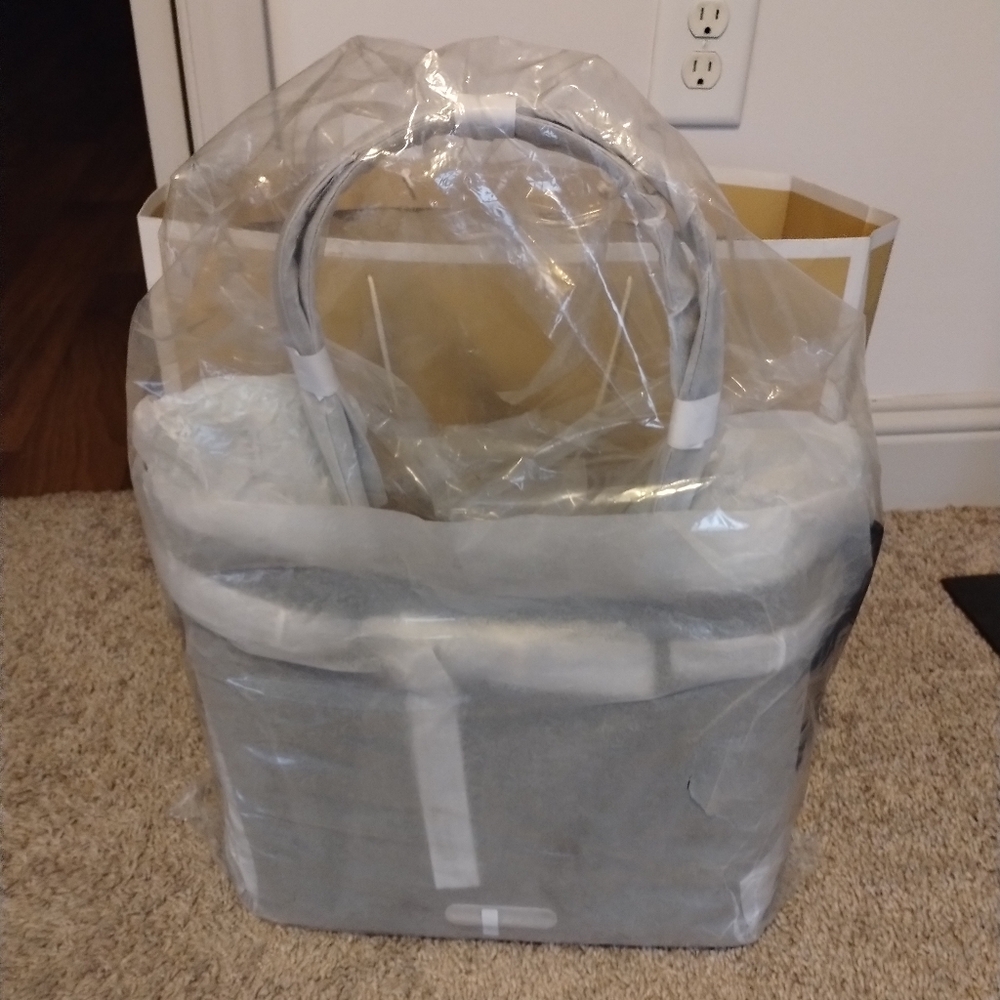 NWT Michael Kors Emilia Large Tote - Picture 4 of 7